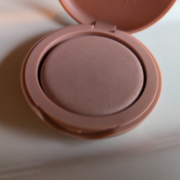 ILIA Beauty | Soft Focus Blurring Blush | Glimpse - Picture 6 of 16